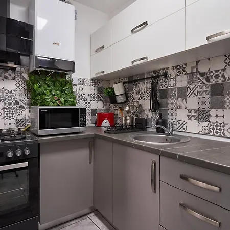 Modern Studio Ground Floor & Designer Lighting *